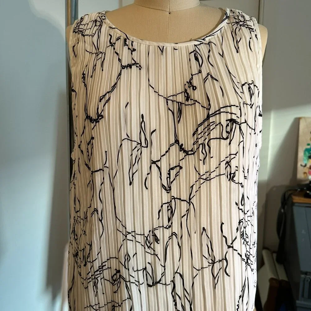 Banana Republic Plisse Pleated Sleeveless Cropped Top - Large ~NWT~ - Picture 8 of 8